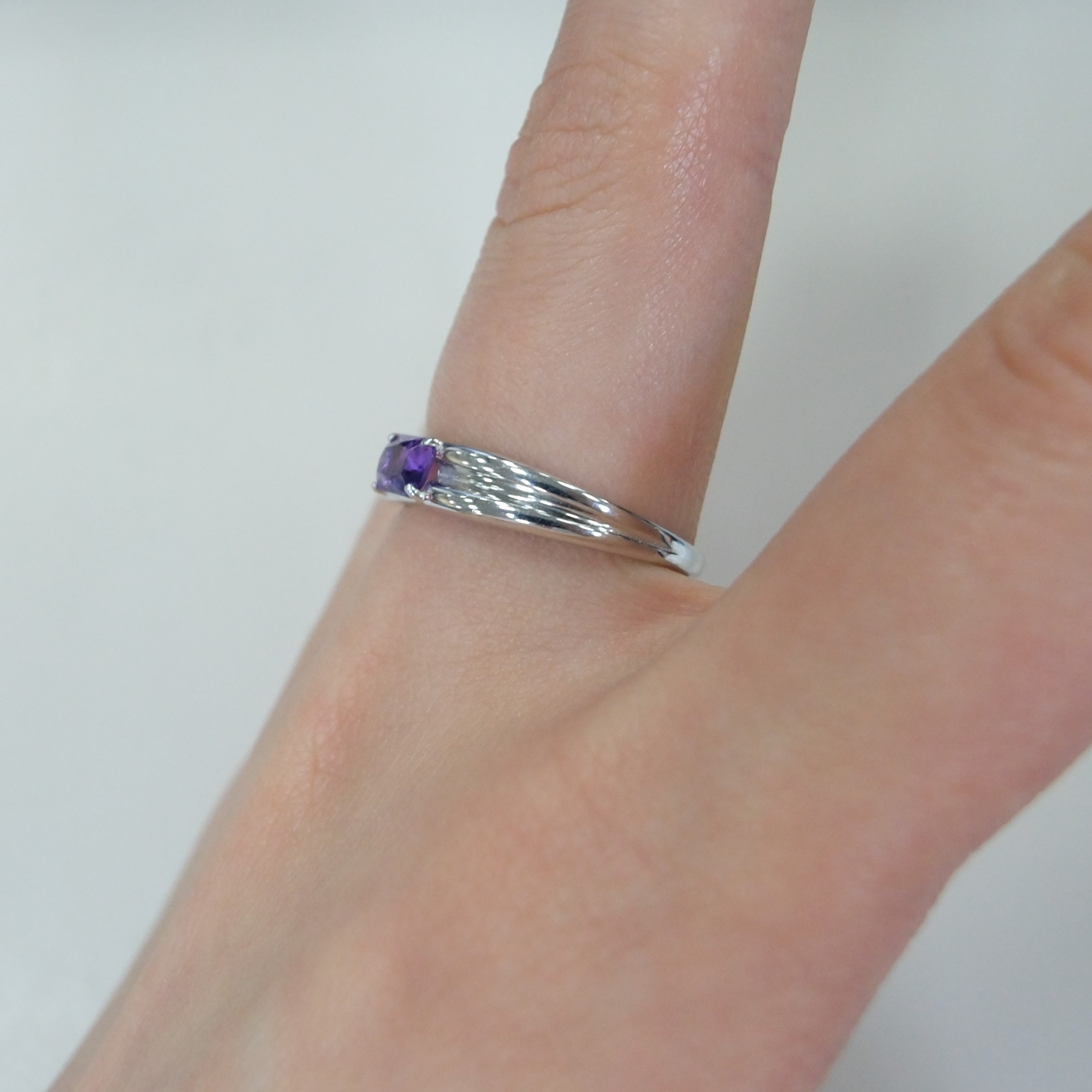 Серебряное кольцо с аметистом